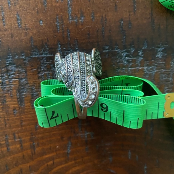 Vintage antique elephant jeweled ring size 8 - Picture 2 of 9